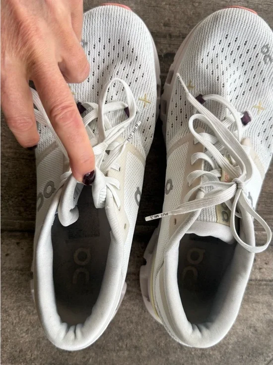 CLOUD X 4 - WOMENS 8.5 ivory sand color gently used - Picture 8 of 11